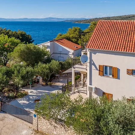 Vesna Uvala Makarac * Milna (Brac)